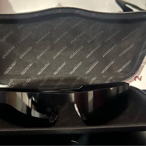 Mono Balenciaga Shades